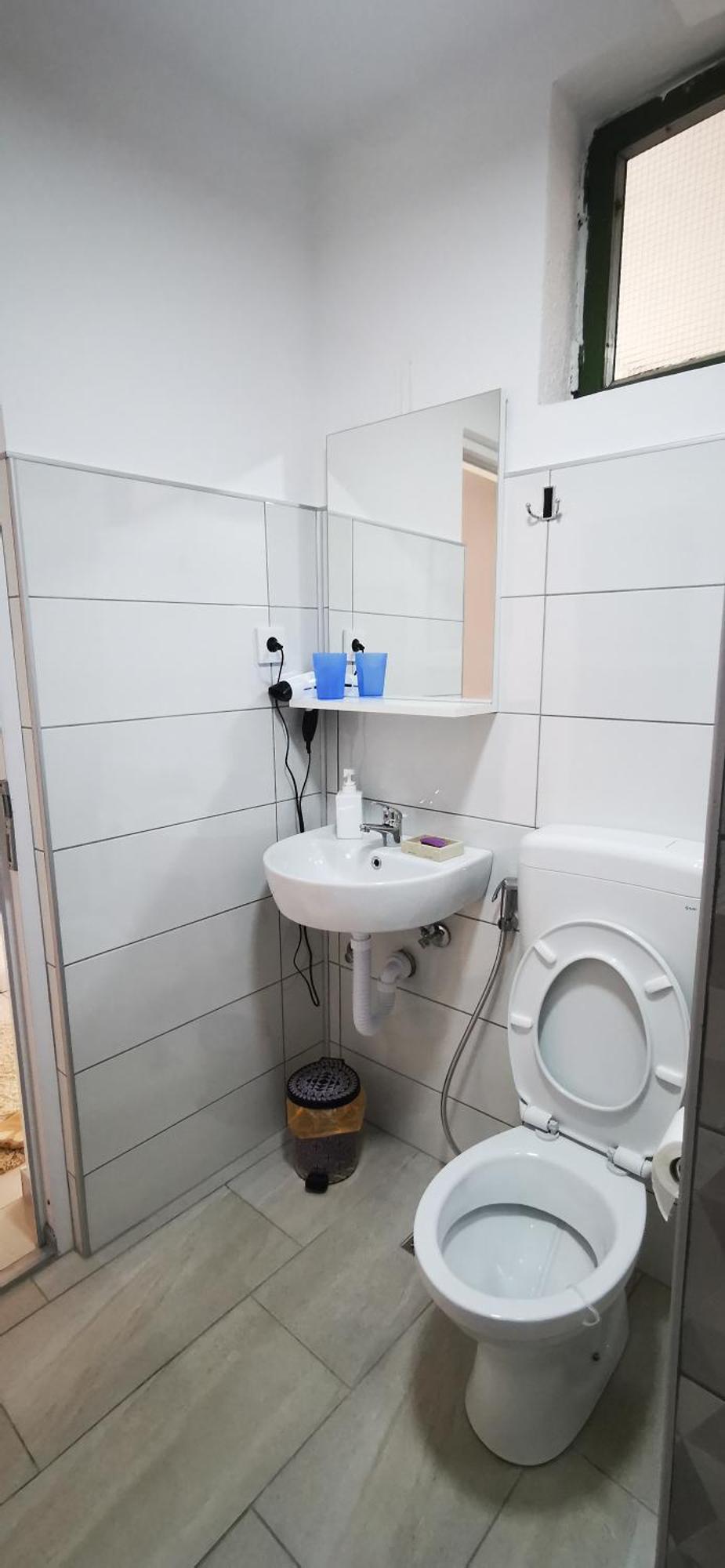 Rest & Recharge 4Bdr Apt- Free Parking, Ac & Garden Sarajevo Ngoại thất bức ảnh