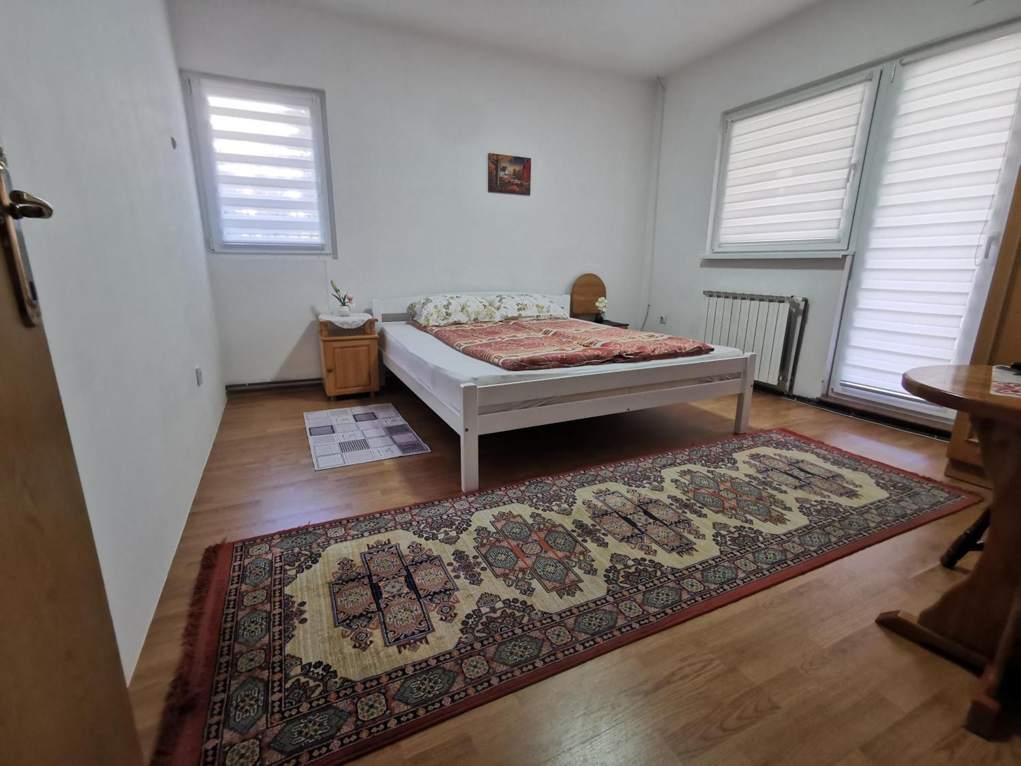 Rest & Recharge 4Bdr Apt- Free Parking, Ac & Garden Sarajevo Ngoại thất bức ảnh